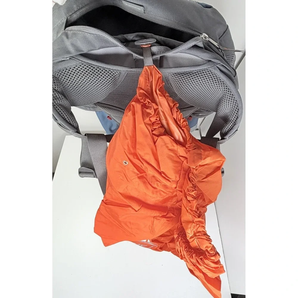 VAUDE Brenta 26 Hiking Backpack Blue Gray Ventilated Back Panel Rain Cover Sz M